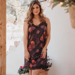 Midnight Rose Nachtkleid -Unterwäsche Verkäufe 2024 midnightrosenachtjurk1 annasleep0006peonyre